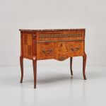1056 2203 CHEST OF DRAWERS